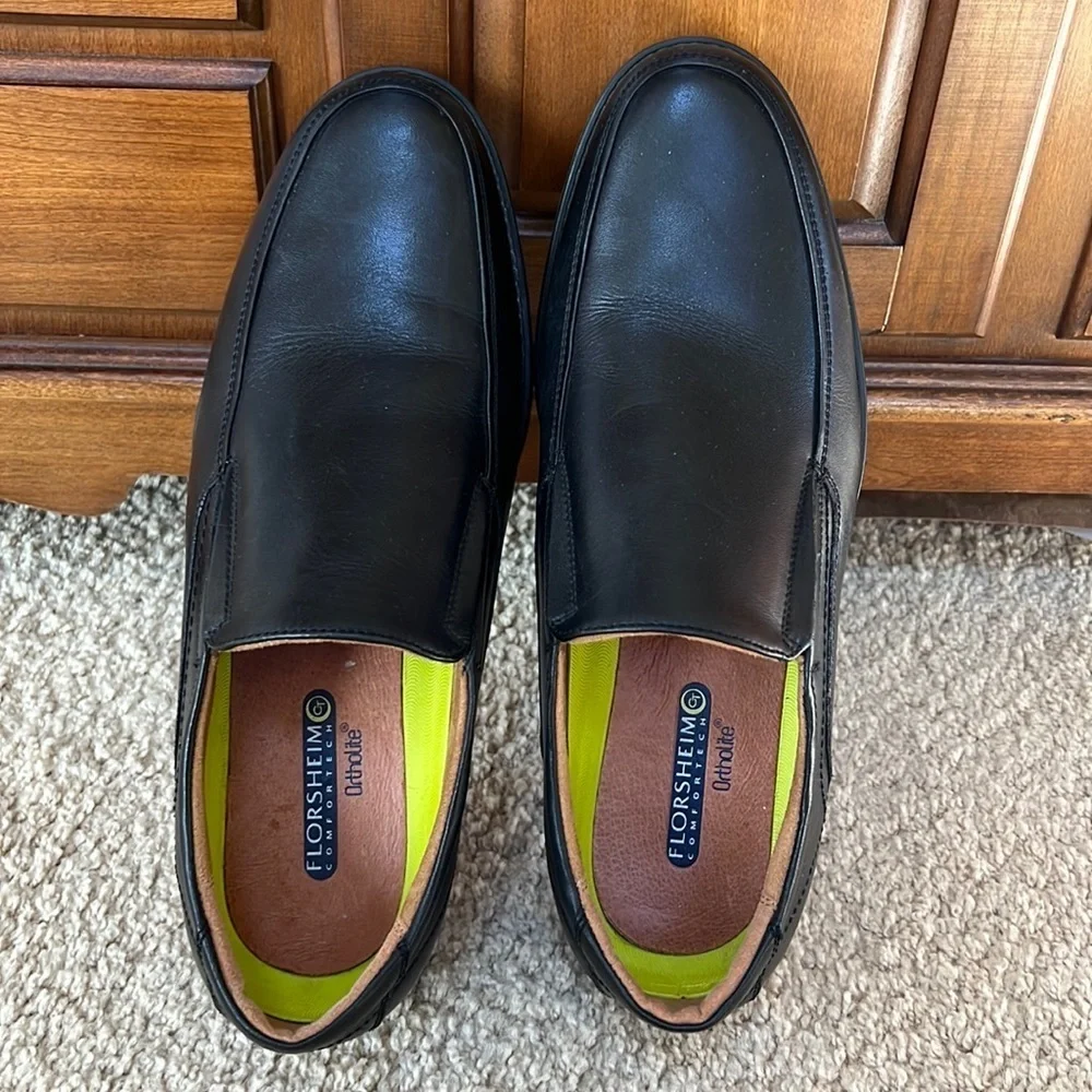 Florsheim ortholite mens SZ 8D black leather loafers.